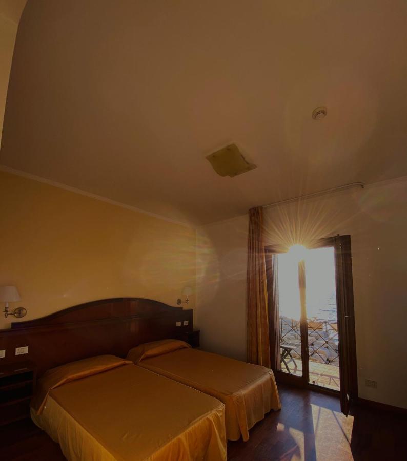 Hotel La Lampara レッジョ・ディ・カラブリア エクステリア 写真